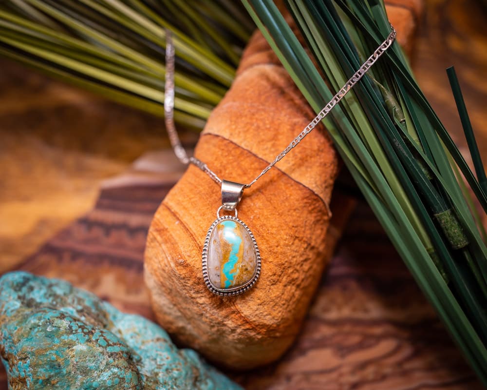 Tremendous Santo Domingo Royston Turquoise Necklace Native American Tremendous Santo Domingo Royston Turquoise Necklace Native American