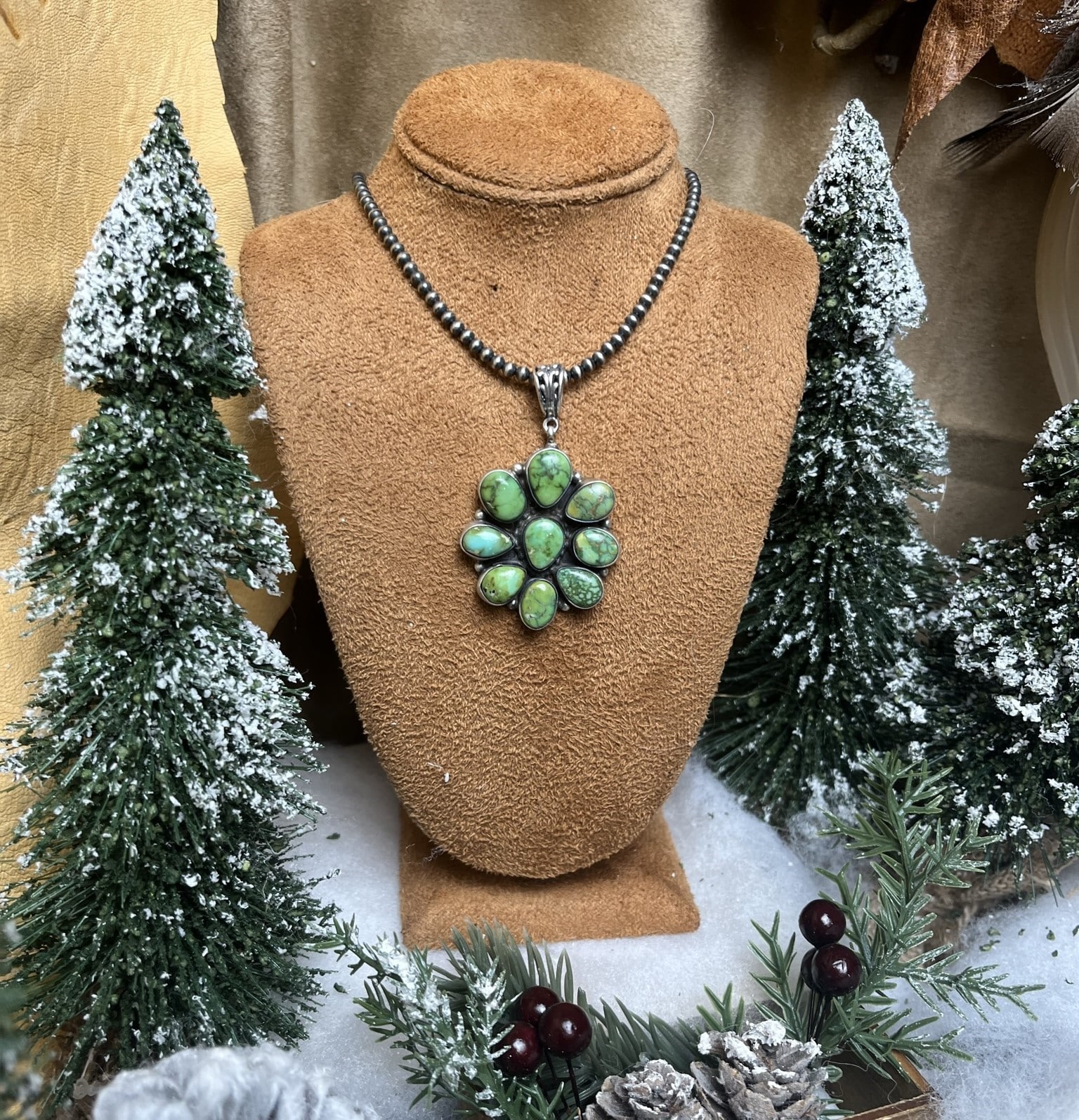Native American Brilliant Vintage Santo Domingo Pilot Mountain Turquoise Chunks Necklace Native American Brilliant Vintage Santo Domingo Pilot Mountain Turquoise Chunks Necklace