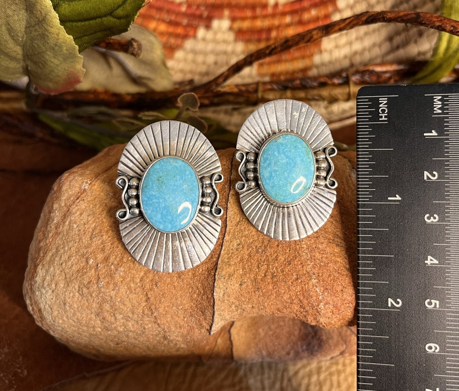 Beautiful Vintage Native American Navajo Kingman Turquoise Sterling Silver Earrings Beautiful Vintage Native American Navajo Kingman Turquoise Sterling Silver Earrings