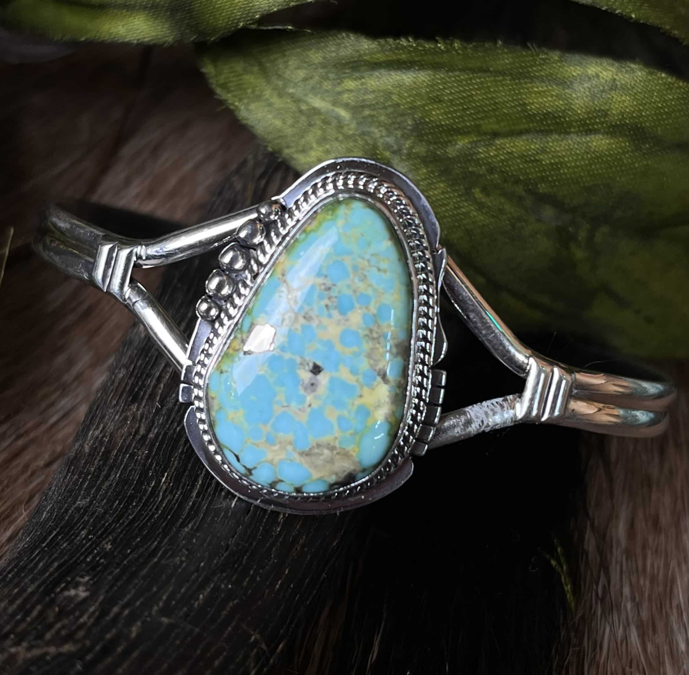 Ideal Authentic Vintage Native American Navajo Turquoise Sterling Silver Bracelet Ideal Authentic Vintage Native American Navajo Turquoise Sterling Silver Bracelet