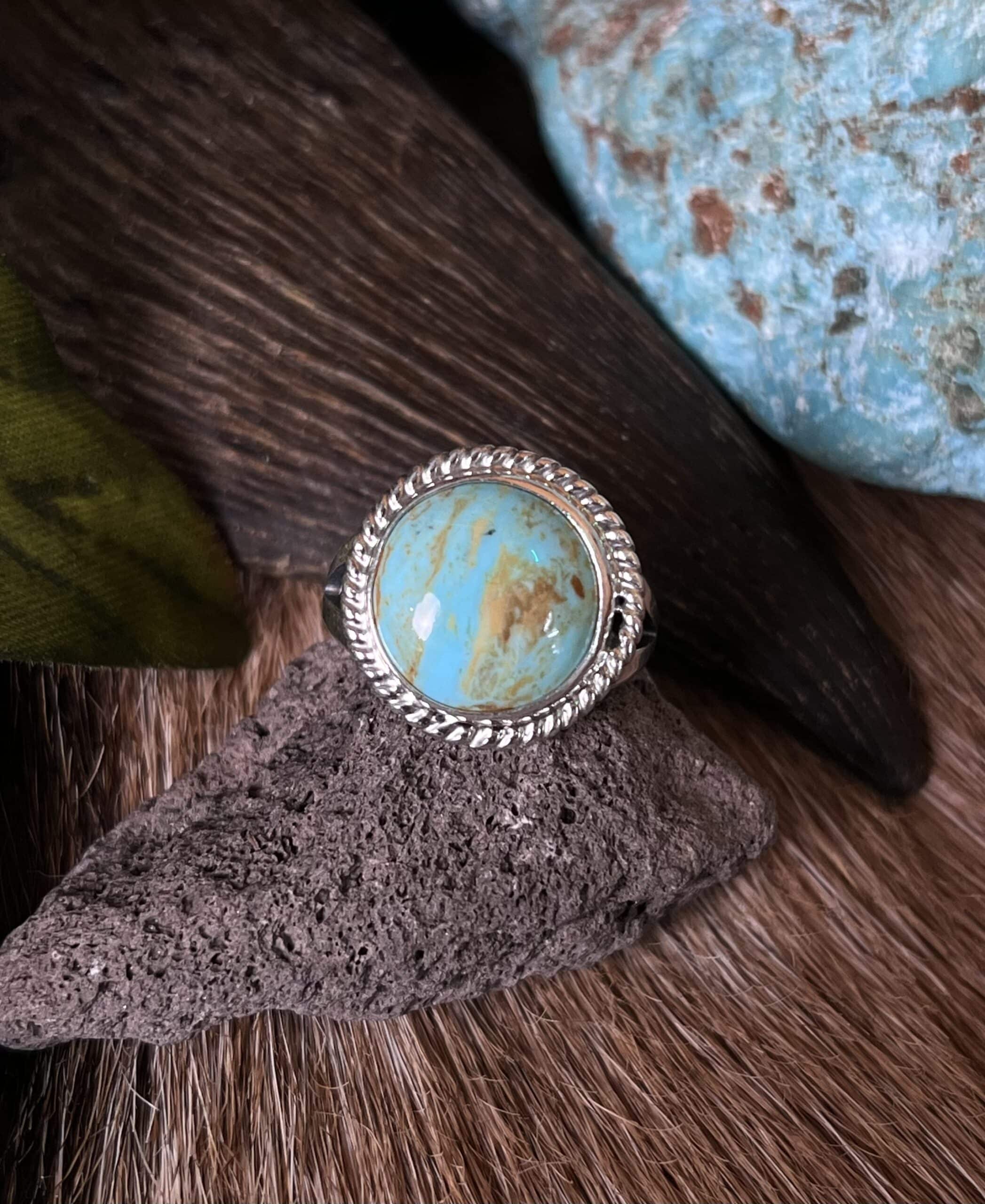 Sweet Vintage Native American Navajo Turquoise Sterling Silver Ring Sweet Vintage Native American Navajo Turquoise Sterling Silver Ring