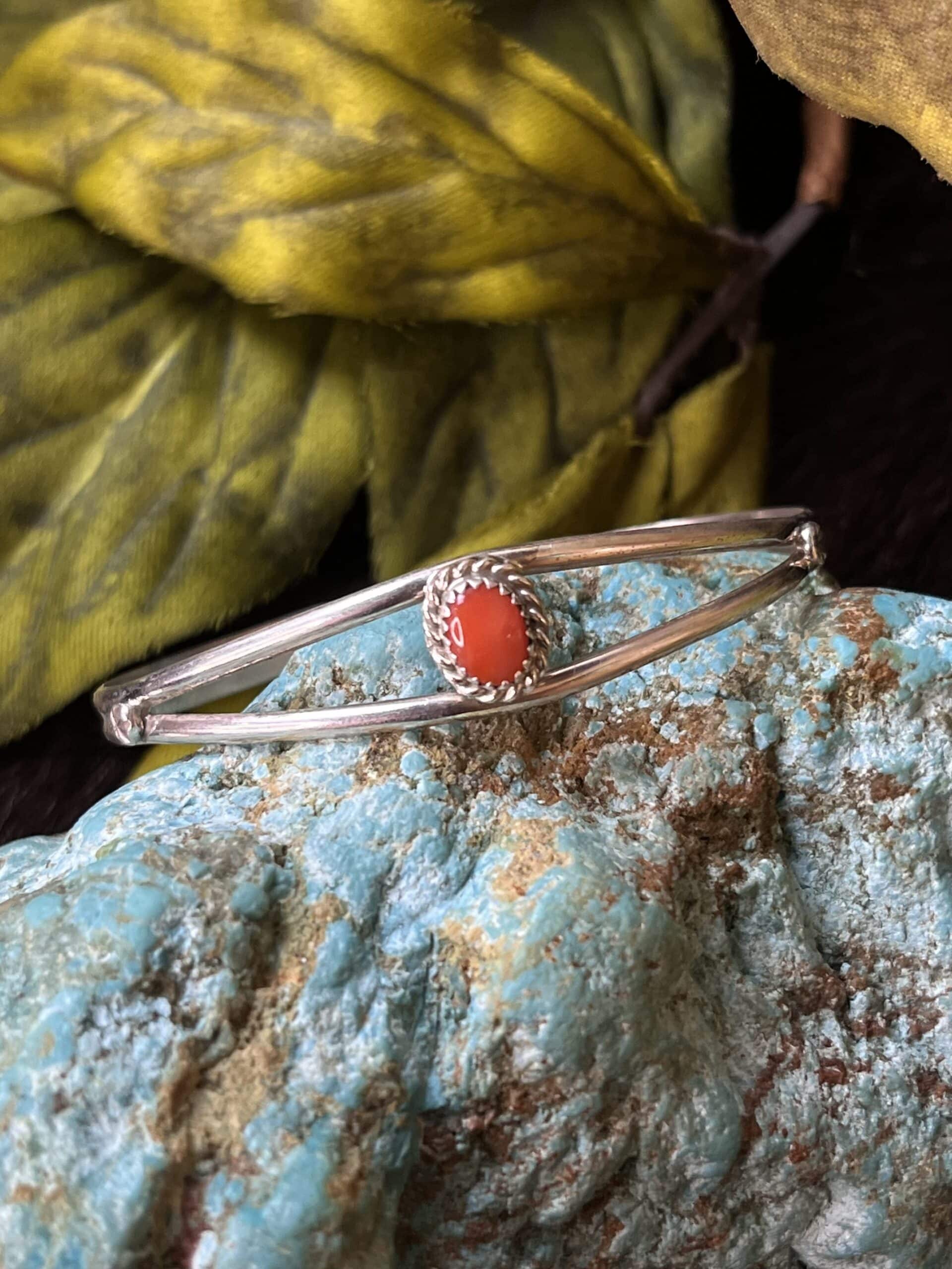 Delightful Vintage Native American Zuni Coral Sterling Silver Bracelet Delightful Vintage Native American Zuni Coral Sterling Silver Bracelet