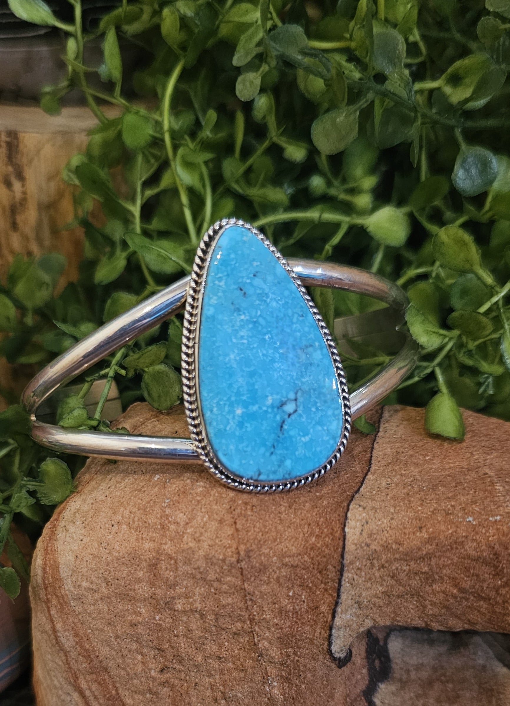 Sweet Vintage Native American Navajo Kingman Turquoise Sterling Silver Ring Sweet Vintage Native American Navajo Kingman Turquoise Sterling Silver Ring